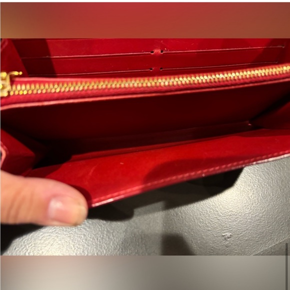 Louis Vuitton Mono Vernis Sarah Wallet in Red Patent Leather - Picture 8 of 9